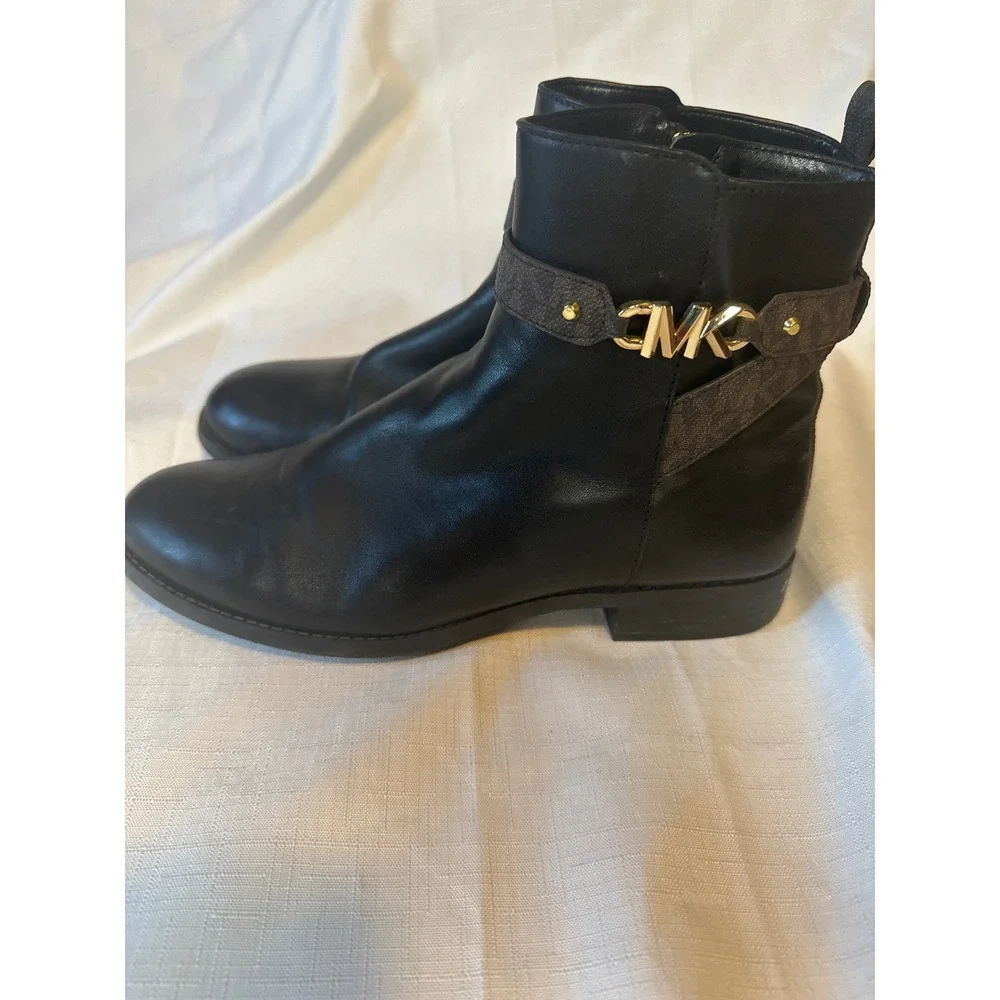 Michael Kors Black Leather Ankle Boots Logo Buckle‎ Detail Zip Up